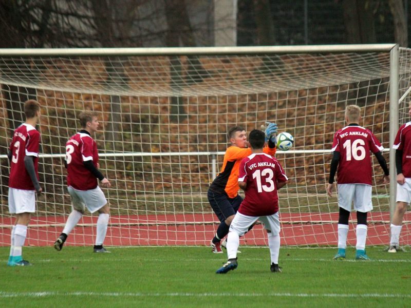 B-Jugend: Keeper Tim Kietzmann verhindert ein Debakel gegen Hanse Neubrandenburg B-Jugend: Keeper Tim Kietzmann verhindert ein Debakel gegen Hanse Neubrandenburg