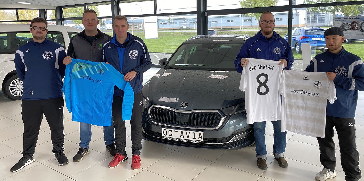 Autoforum Ruhnke GmbH stattet Kreisliga-Kicker mit neuen Trikots aus