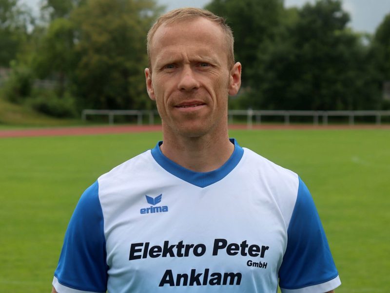 „Solange ich mithalten kann und der Trainer mit mir zufrieden ist, spiele ich gern in der Ersten“ „Solange ich mithalten kann und der Trainer mit mir zufrieden ist, spiele ich gern in der Ersten“