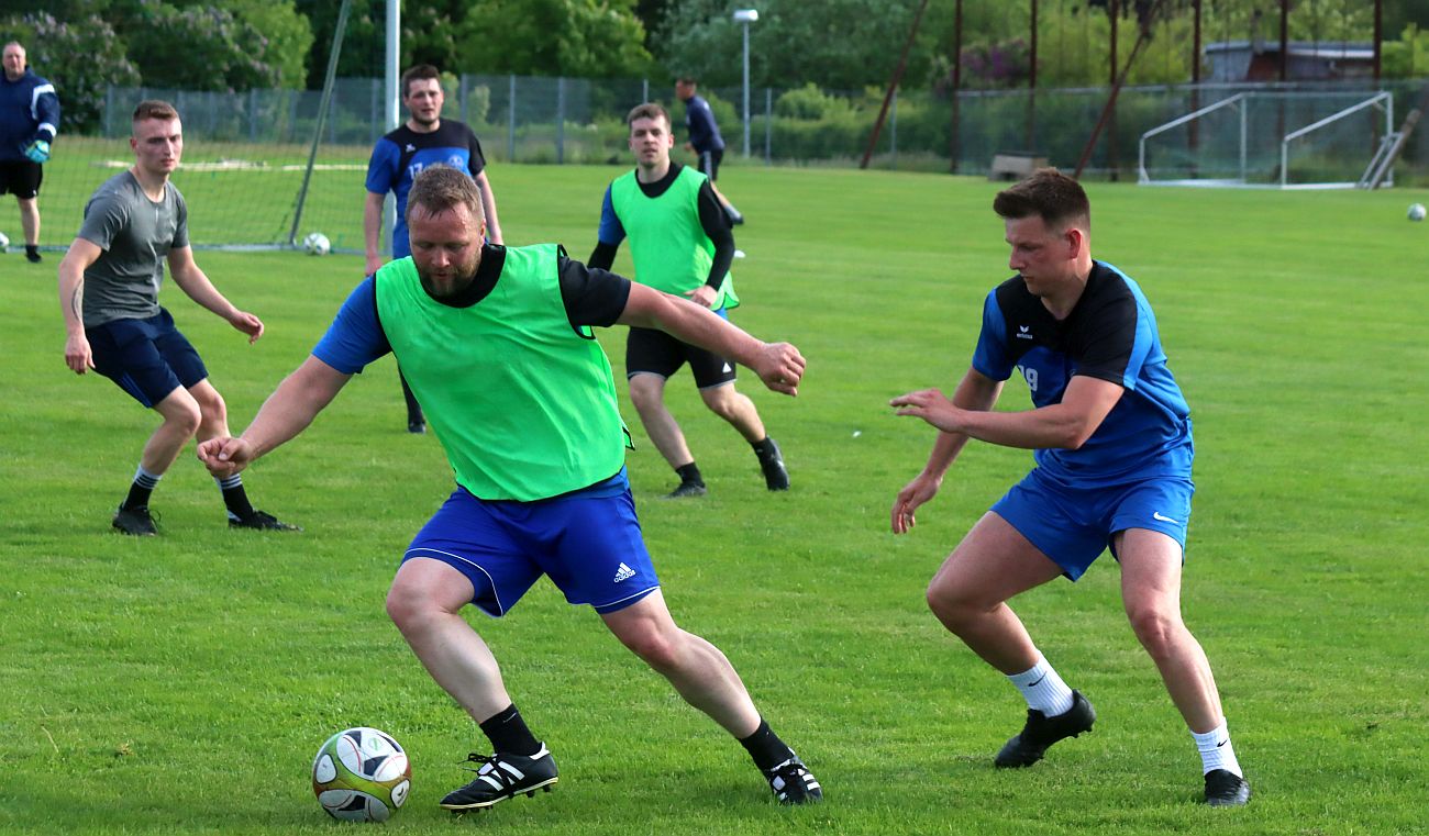 Knapp 40 Kicker sind beim Trainingsauftakt dabei