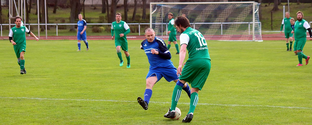 Ü35-Kicker siegen nach 0:1-Pausenrückstand