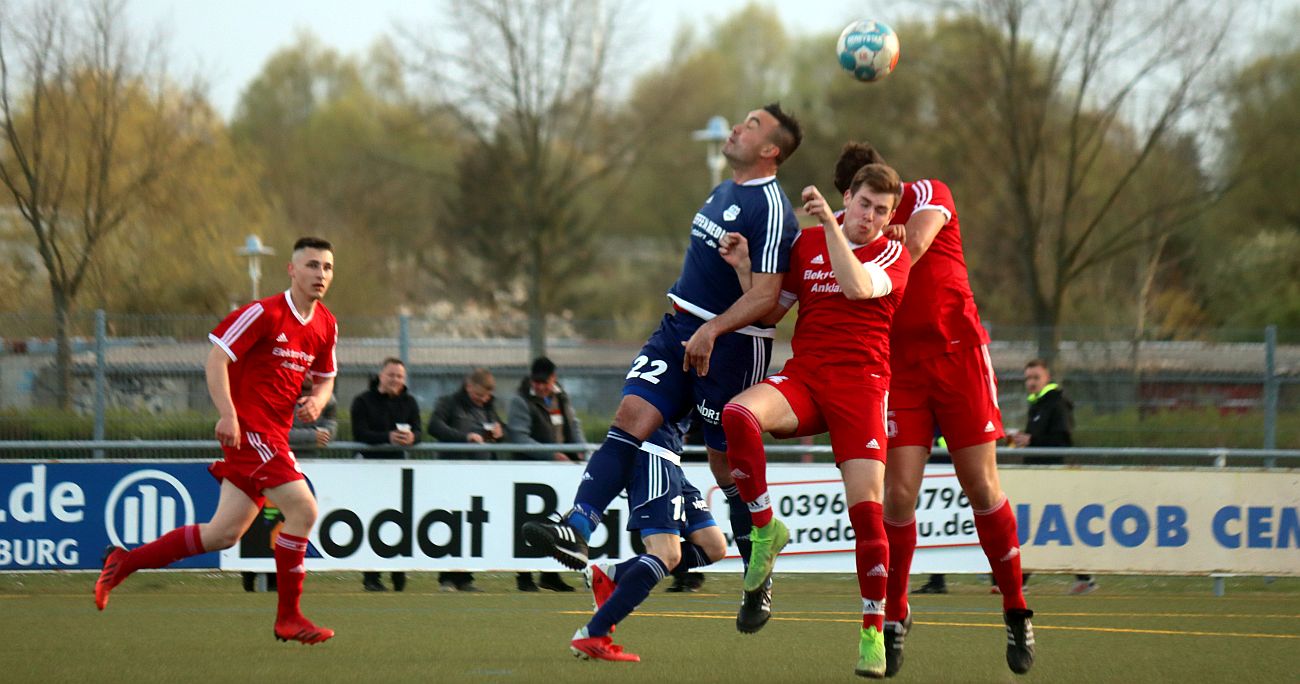 Flutlicht-Kick: Unsere Landesliga-Elf muss am Freitagabend in Friedland hellwach sein