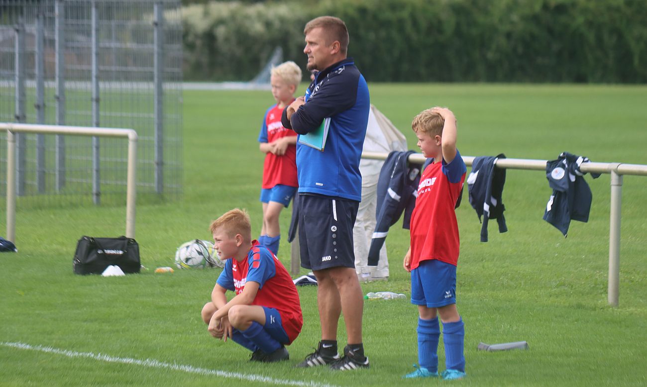 E1-Junioren bejubeln in Kröslin ihren ersten Saisonsieg