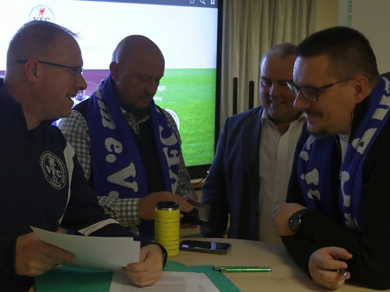Vertragsverlängerung: Elektro Peter bleibt unserem Verein als Hauptsponsor treu Vertragsverlängerung: Elektro Peter bleibt unserem Verein als Hauptsponsor treu