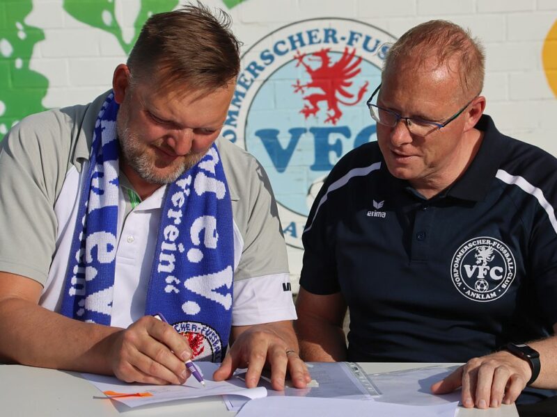 Autoforum Ruhnke GmbH ist offizieller Hauptsponsor unseres zweiten Männer-Teams Autoforum Ruhnke GmbH ist offizieller Hauptsponsor unseres zweiten Männer-Teams