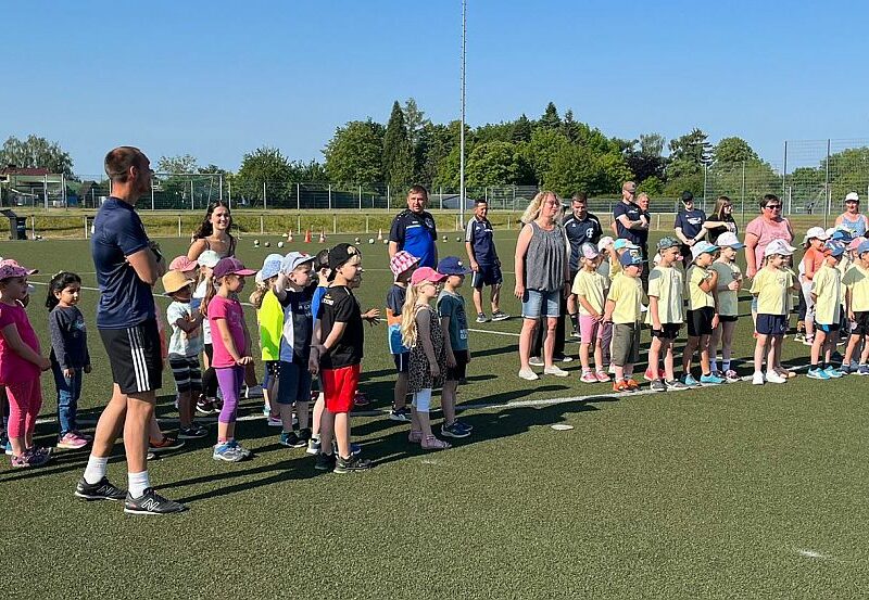 Kindergarten-Tag lockt über 150 Mädchen und Jungen ins Stadion