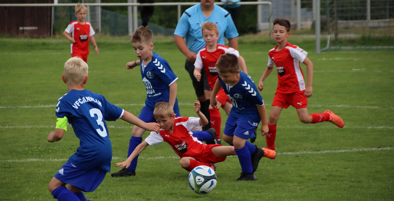 Knapp 300 Fußball-Talente gehen beim Sommerturnier auf Torejagd