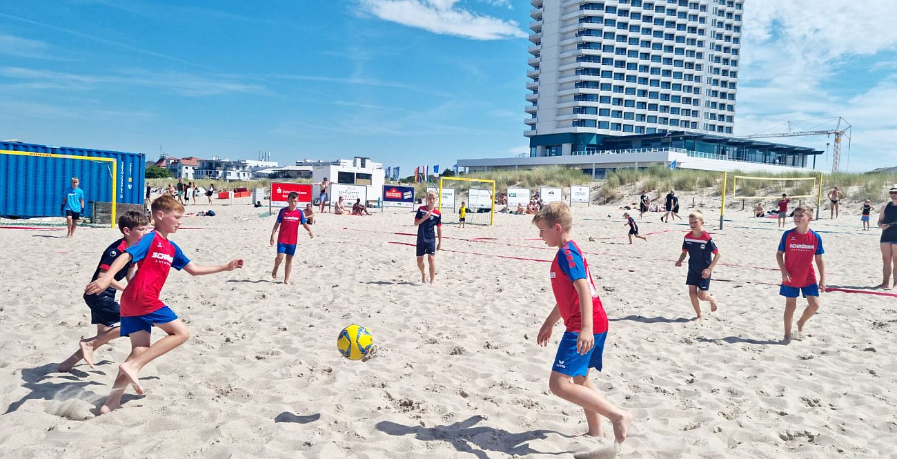 Strandsand statt Rasen: Nachwuchs-Teams überzeugen bei ihrer Beachsoccer-Premiere