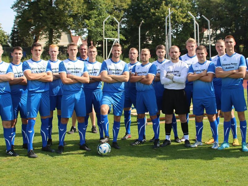 Derby unter Flutlicht: Landesliga-Elf empfängt morgen Abend den TSV Friedland Derby unter Flutlicht: Landesliga-Elf empfängt morgen Abend den TSV Friedland