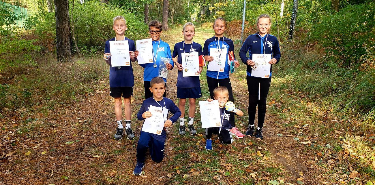 Leichtathletik-Talente jubeln beim Karpiner Herbstcross