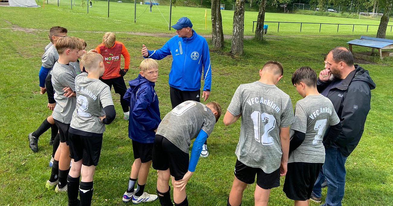 Starker Einsatz beim Pfingstturnier: D1-Junioren kämpfen sich auf Platz 9