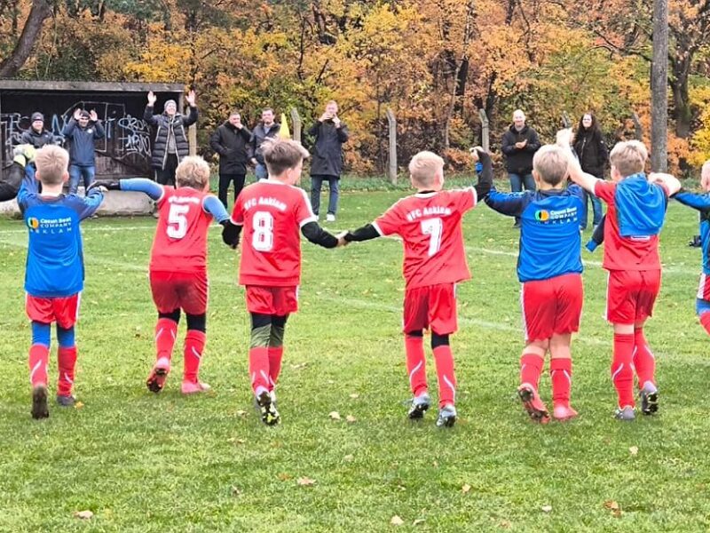 E1-Jugend erkämpft sich 2:0-Auswärtssieg im Spitzenspiel E1-Jugend erkämpft sich 2:0-Auswärtssieg im Spitzenspiel