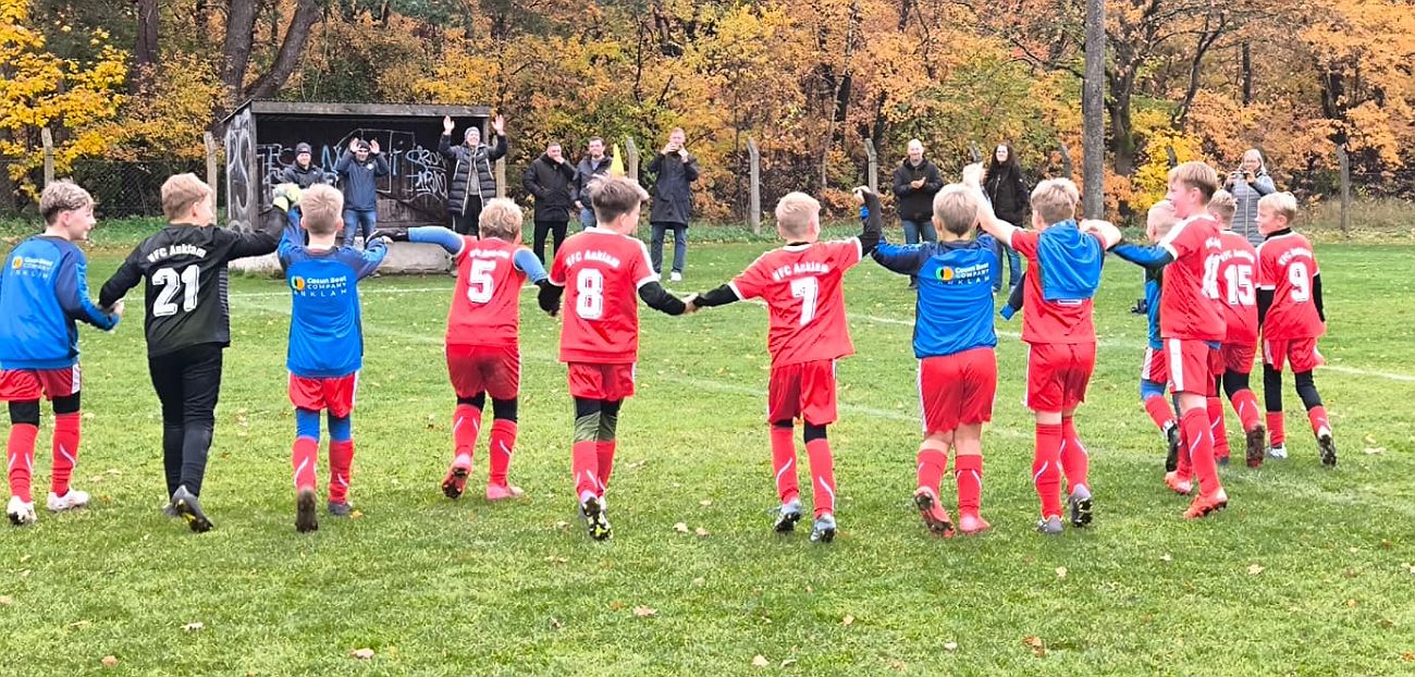 E1-Jugend erkämpft sich 2:0-Auswärtssieg im Spitzenspiel E1-Jugend erkämpft sich 2:0-Auswärtssieg im Spitzenspiel