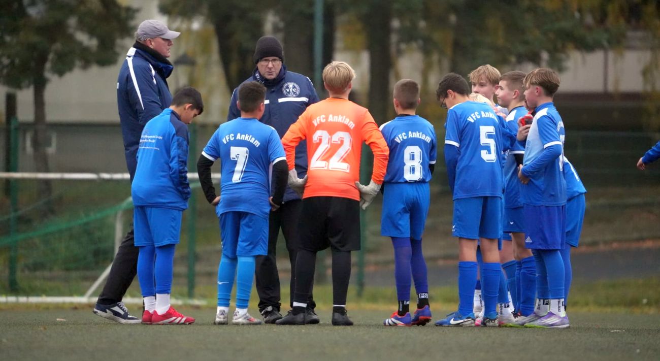 D1-Junioren schließen Kreisliga-Hinrunde mit 7:0-Erfolg ab D1-Junioren schließen Kreisliga-Hinrunde mit 7:0-Erfolg ab