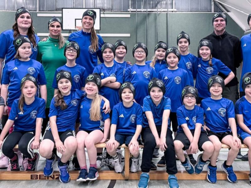 GaLa-Service überrascht Kindergruppe mit Wintermützen GaLa-Service überrascht Kindergruppe mit Wintermützen