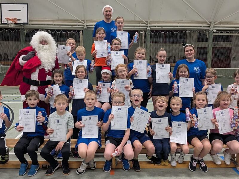 Leichtathletik-Kindergruppe: Mit Sport und Spaß in die Weihnachtspause Leichtathletik-Kindergruppe: Mit Sport und Spaß in die Weihnachtspause