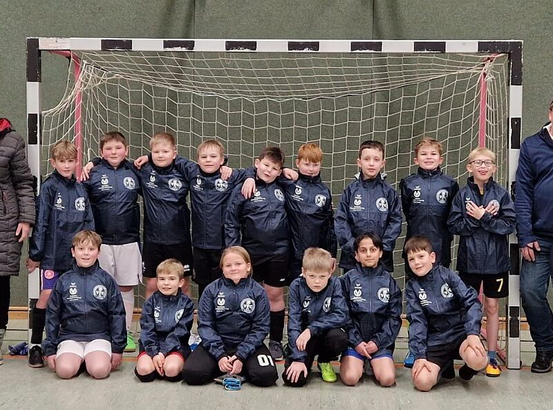 Große Freude bei den E2-Junioren: Neue Allwetterjacken gesponsert Große Freude bei den E2-Junioren: Neue Allwetterjacken gesponsert