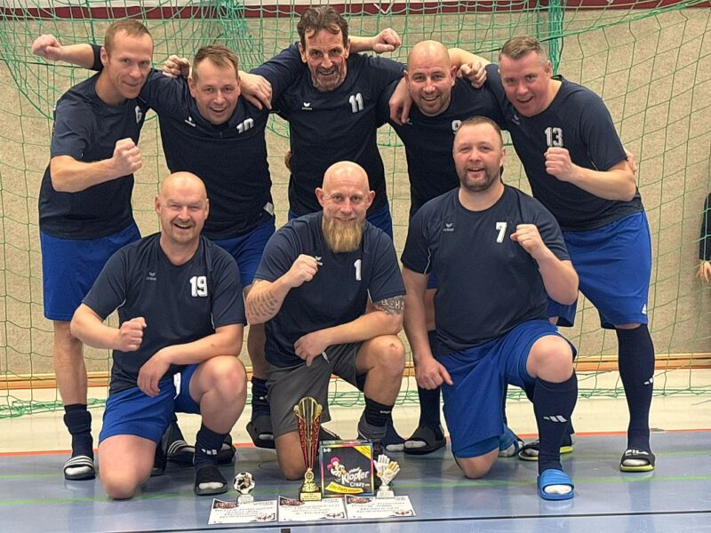 Ü35-Team kehrt mit drei Pokalen aus Burg Stargard zurück