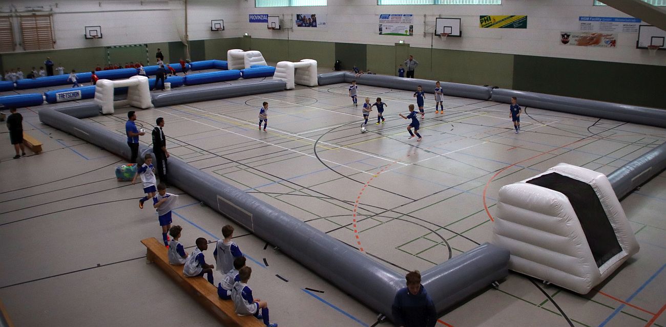 Fußballtag im Volkshaus: „4 Goals Arena“ und Leistungsvergleich