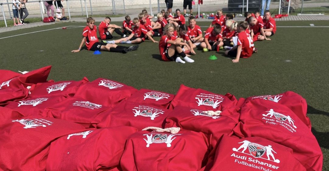 Ostergeschenk gesucht? Sommercamp bietet fünf Tage Fußball, Spaß und Action