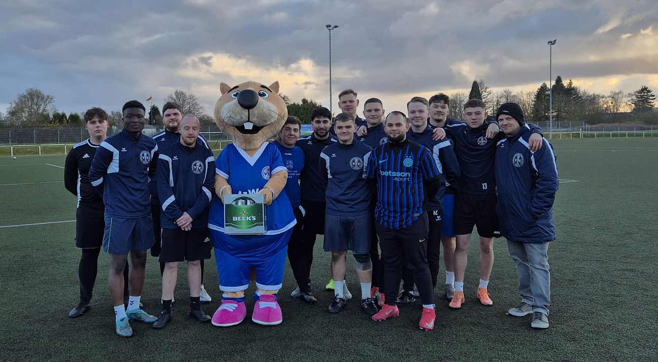 Vereinsmaskottchen „Otto“ sorgt als Osterhase für strahlende Gesichter