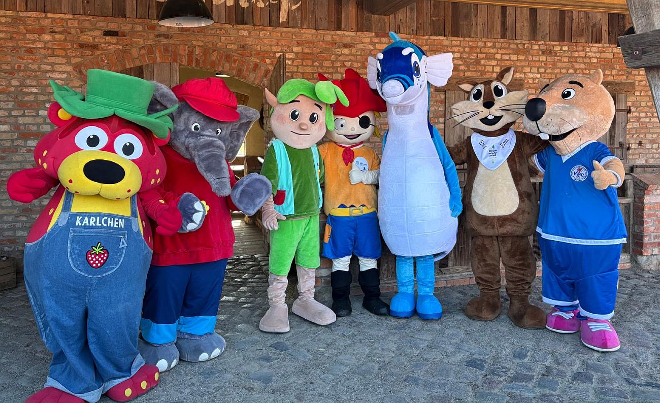Maskottchen „Otto“ sorgt in Koserow für strahlende Kinderaugen