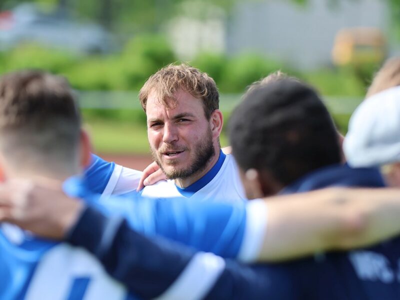 Spielertrainer Tom Fraus bleibt über die Saison hinaus an Bord Spielertrainer Tom Fraus bleibt über die Saison hinaus an Bord