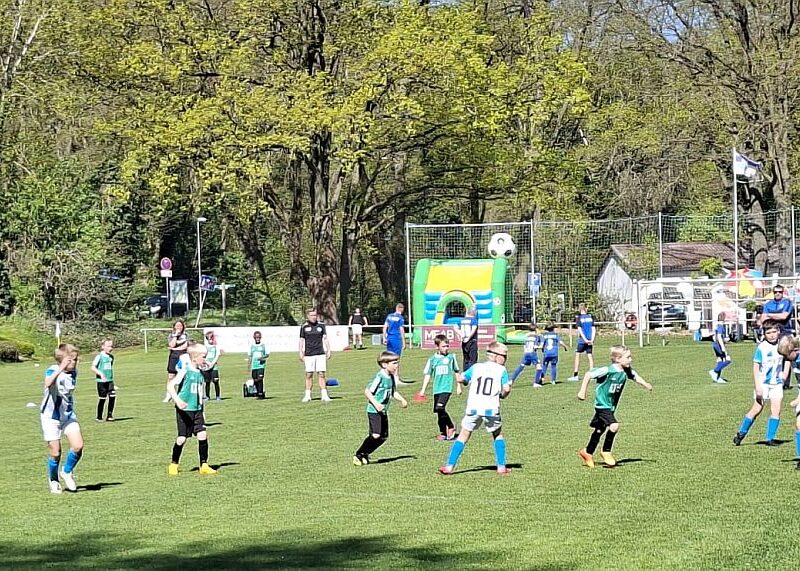 F-Junioren überzeugen beim „Janny’s Eis Cup“ des FC Deetz F-Junioren überzeugen beim „Janny’s Eis Cup“ des FC Deetz