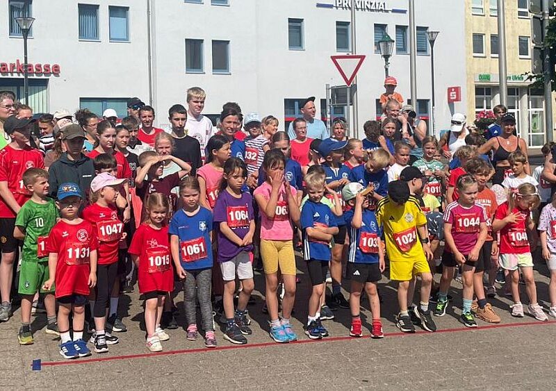 Zwei Wettkämpfe, viele Podestplätze: Leichtathletik-Kinder überzeugen in Torgelow und Waren
