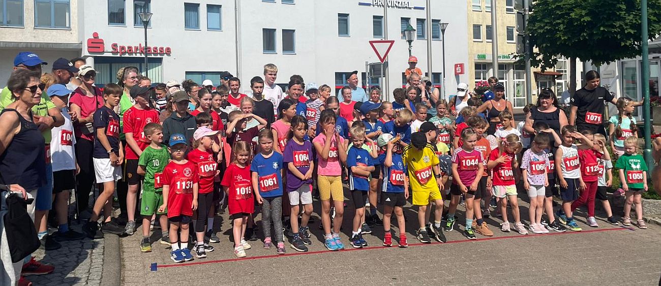 Zwei Wettkämpfe, viele Podestplätze: Leichtathletik-Kinder überzeugen in Torgelow und Waren