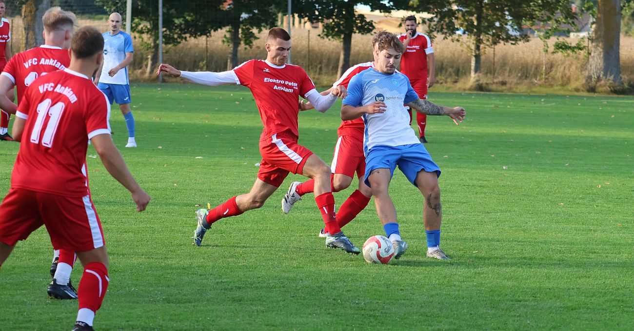 Sieben Tore in Kröslin: Unser Landesliga-Team überzeugt im zweiten Härtetest