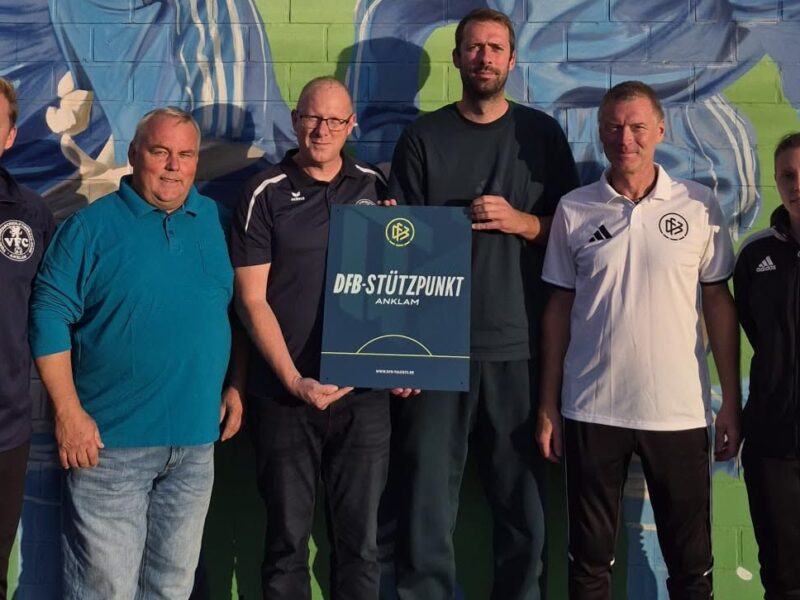 Offizielle DFB-Plakette übergeben: Talentförderung in Anklam erhält eigenen Stützpunkt