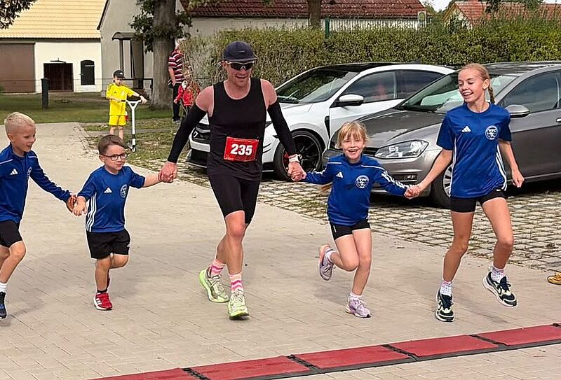 Starke Leistungen und zahlreiche Podestplätze für unseren Laufnachwuchs Starke Leistungen und zahlreiche Podestplätze für unseren Laufnachwuchs