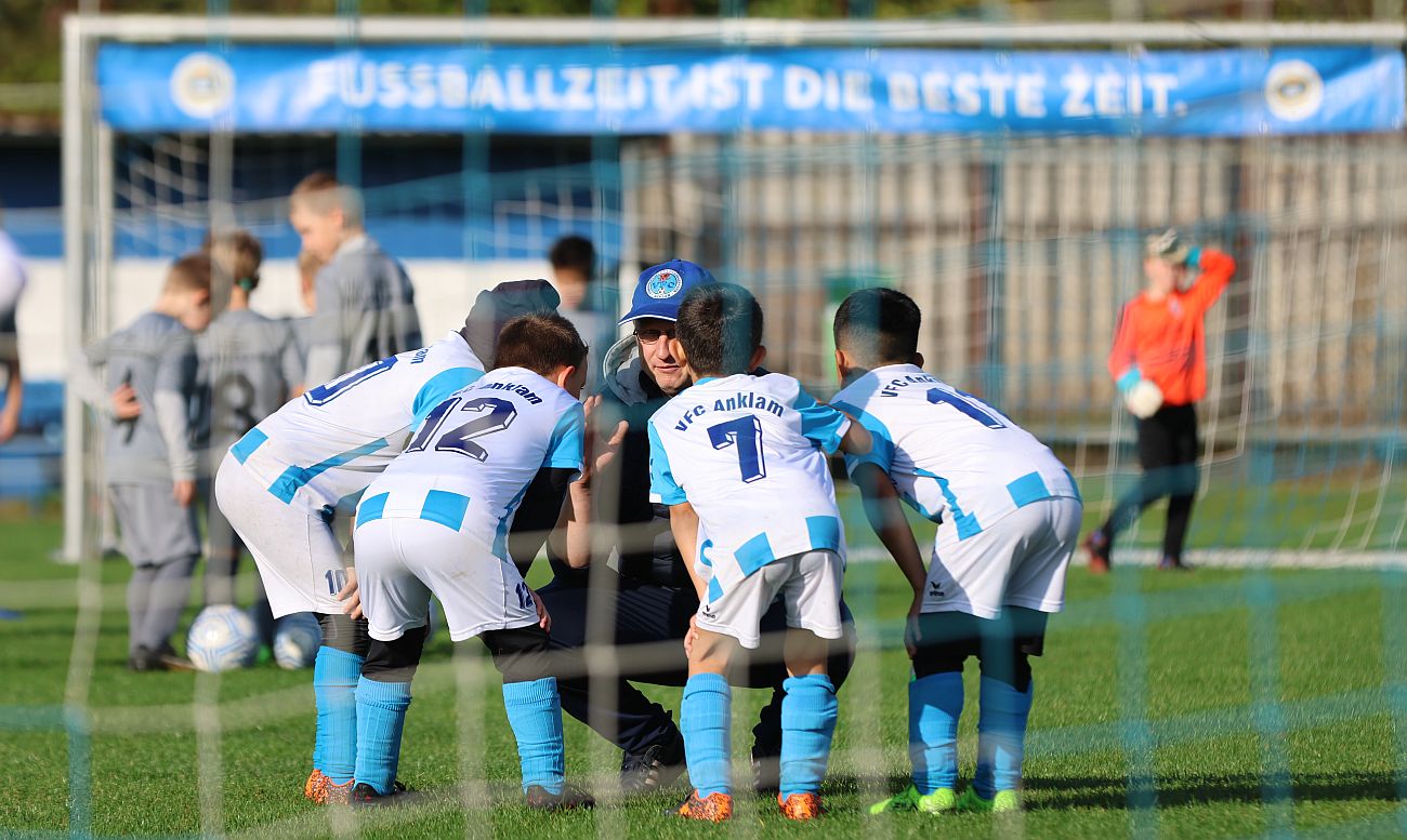Fußball-Knirpse begeistern mit Spielfreude und Teamgeist